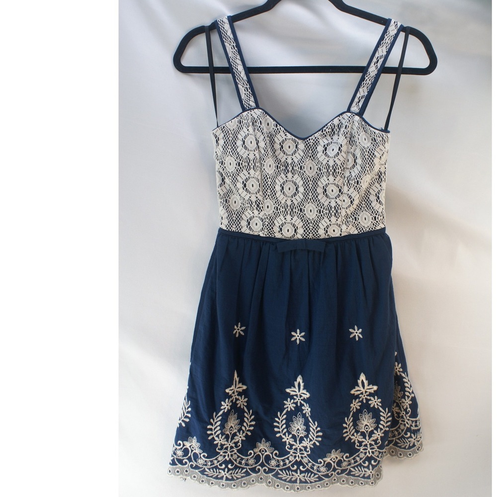 Rue21 Navy Blue White Crochet Lace Eyelet Embroidered Fit and Flare Dress Sz 1